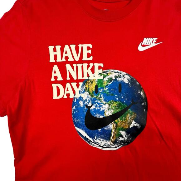 Nike “Have a Nike Day” Red Graphic Earth Tee Large - Picture 3 of 7